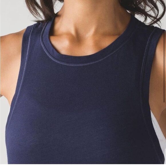 LULULEMON Bend and Twist Tank in Deep Indigo Size 6 - Picture 3 of 9